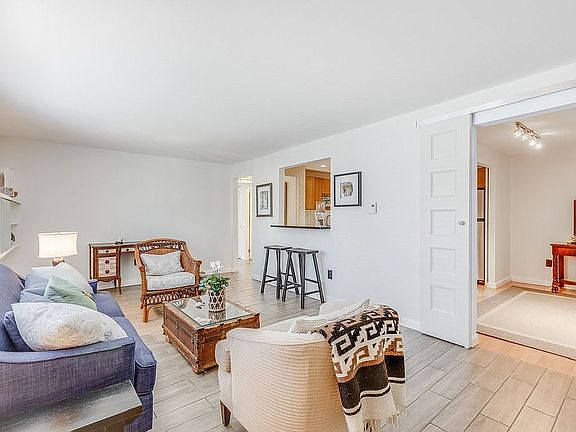 5th image of 60-64 Carter St Unit 6