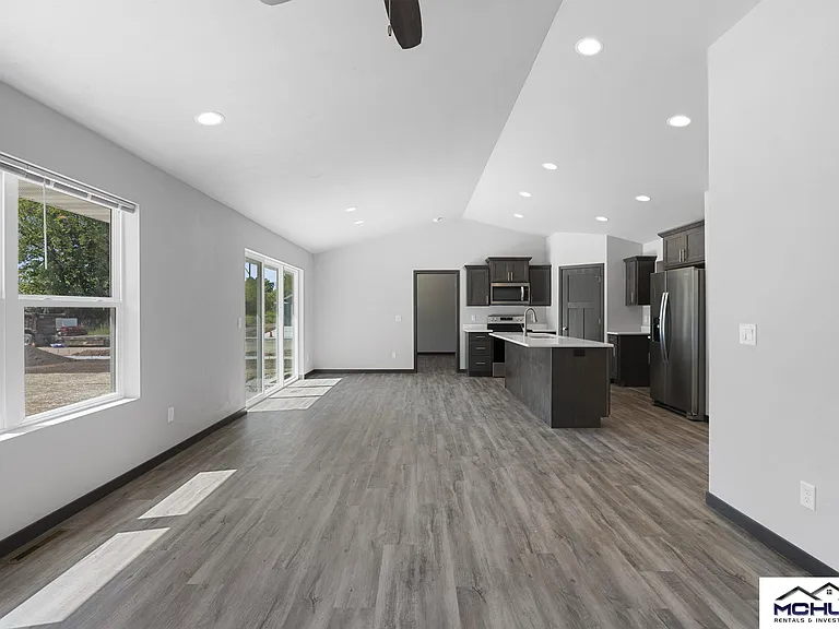 1739 Honor St — Photo 4