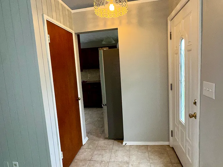 1114 Thorndale Dr — Photo 16