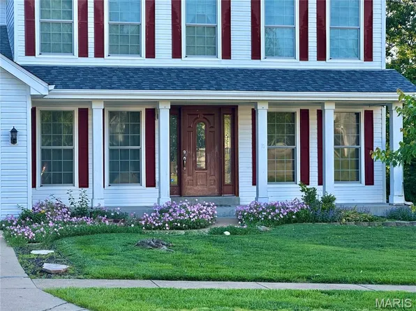 812 Silver Lake View Dr, Pacific, MO 63069