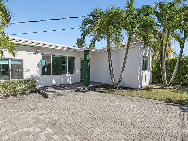 1231 Stillwater Dr — Photo 11