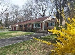1 Sheppard Ln, Smithtown, NY 11787