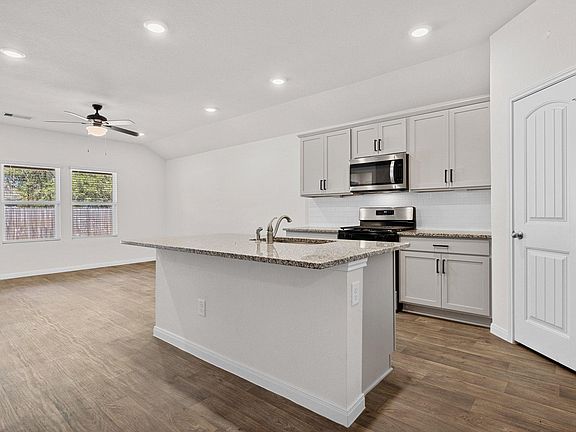4th image of 1331 Camden Ln