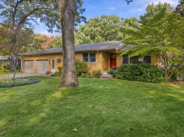 2735 Wildwood Ln, Stevensville, MI 49127