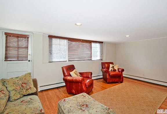 4th image of 89 Audrey Ave