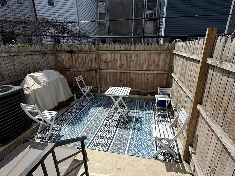2212 Greenwich St — Photo 23