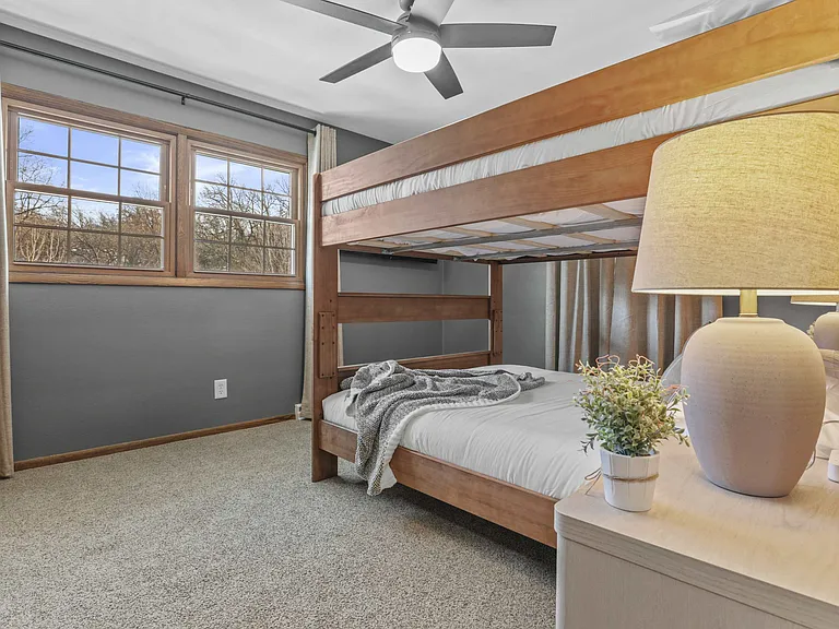 900 Woodview Dr — Photo 44