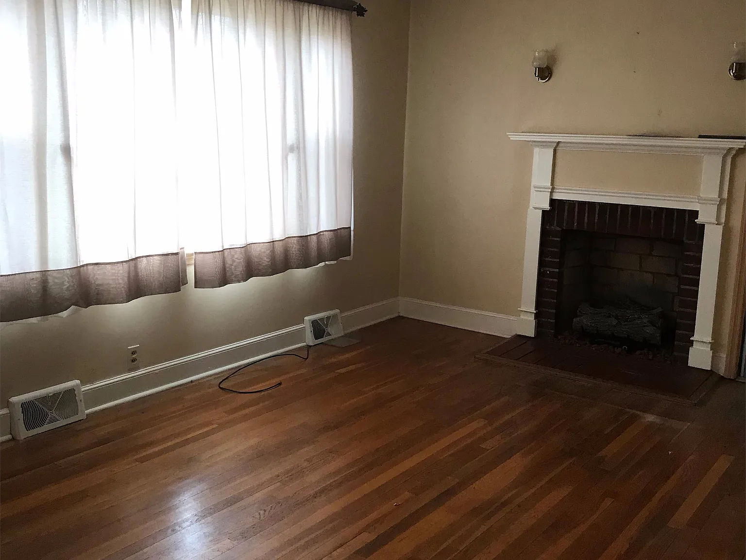 2421 Old Forest Road - 1 — Photo 2