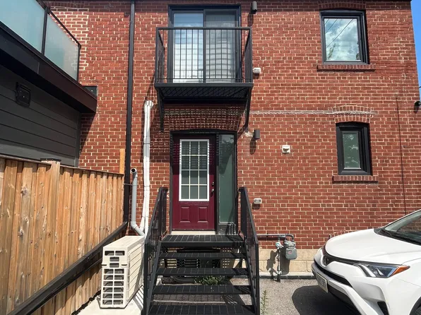 2 Harold St, Etobicoke, ON M8Z 3R3