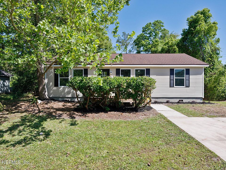 1st image of 900 HELEN Street