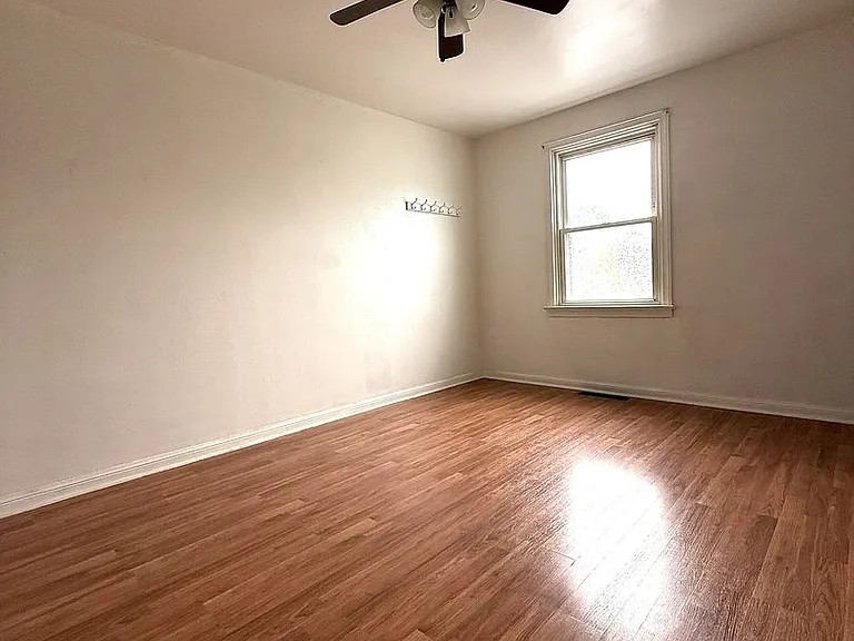 217 W Maple St — Photo 6