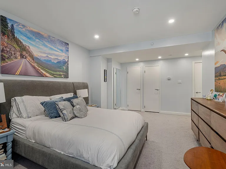 219 S 18th St #29-1016 — Photo 15
