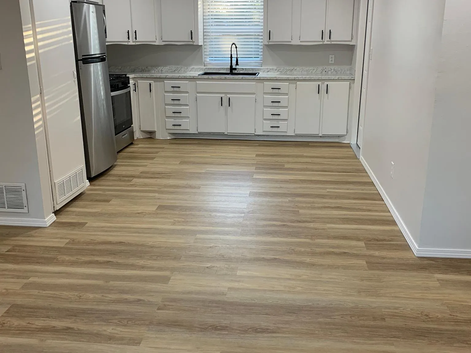2 bed, 950 sqft, $1,350 — Photo 3