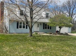 1477 Vancouver Dr, Saginaw, MI 48638