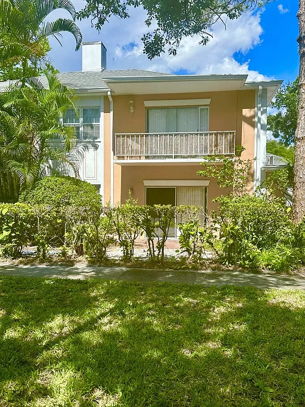 2 bed, 2.0 bath, 995 sqft, $1,795 — Photo 3