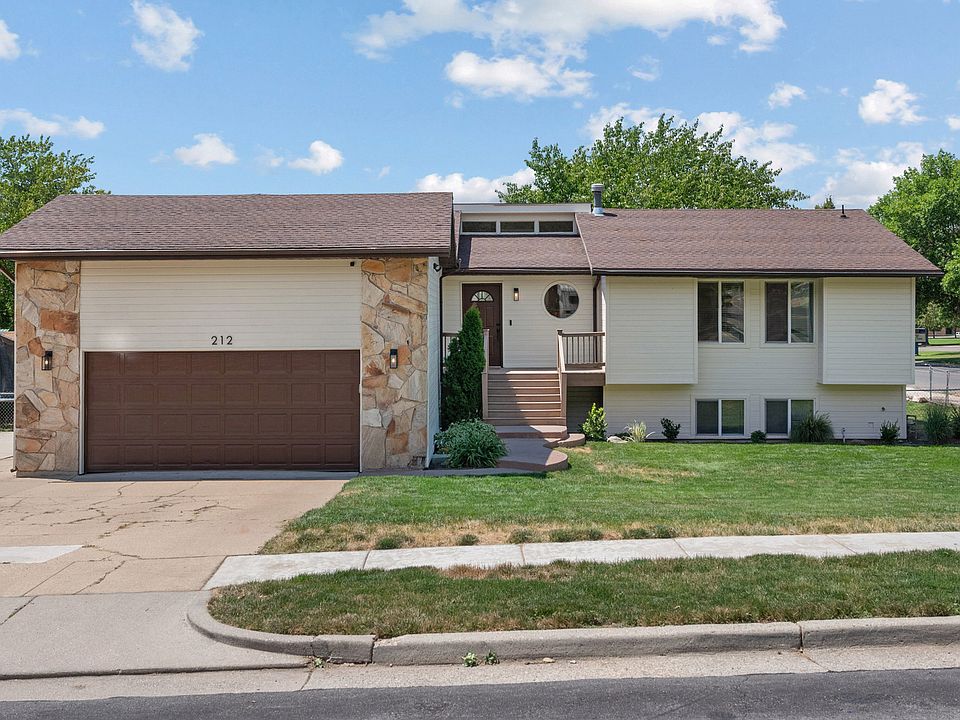 1st image of 212 S Glen Dr W