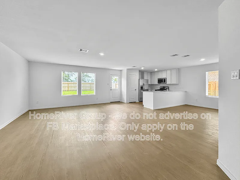 4 bed, 2.5 bath, 2039 sqft, $2,295 — Photo 2
