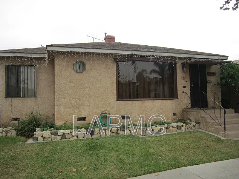 3 bed, 1.5 bath, 1838 sqft, $2,800 — Photo 1