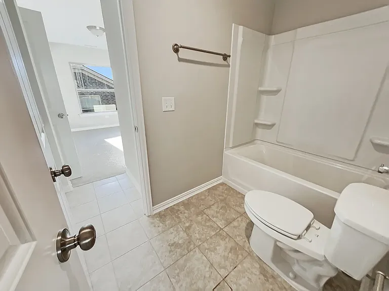 401 Blackthorn Ln — Photo 18