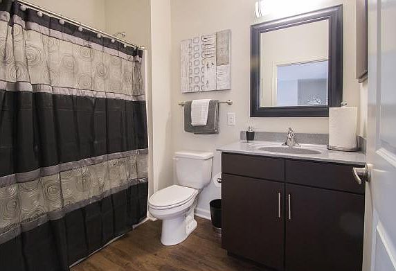 5th image of 1831 Longview St APT 316