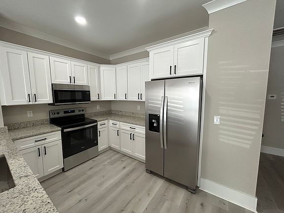 4th image of 2510A Senate St