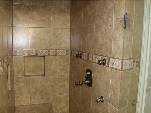 3rd image of 203 Lakehurst Dr