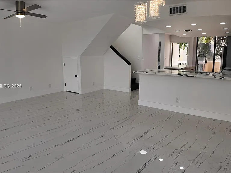 2801 SW 87th Ave #1009 — Photo 7