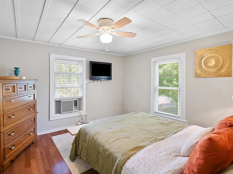 215 Wilson St — Photo 24