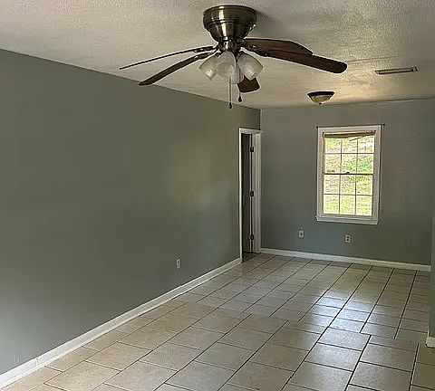 2nd image of 4161 Yorkshire Ln