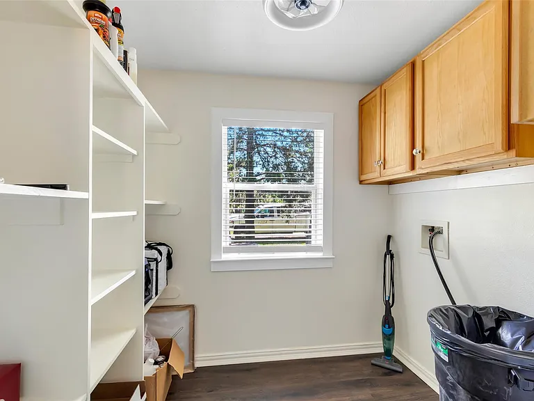 204 Kerry Rd — Photo 8