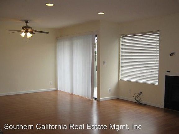 5th image of 27122 Crossglade Ave Unit 4