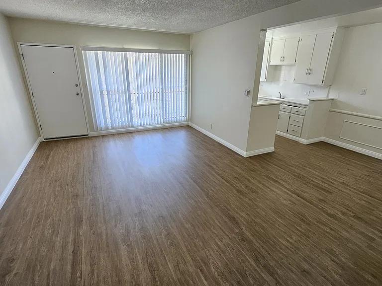 3945 Stevely Ave #19 — Photo 11