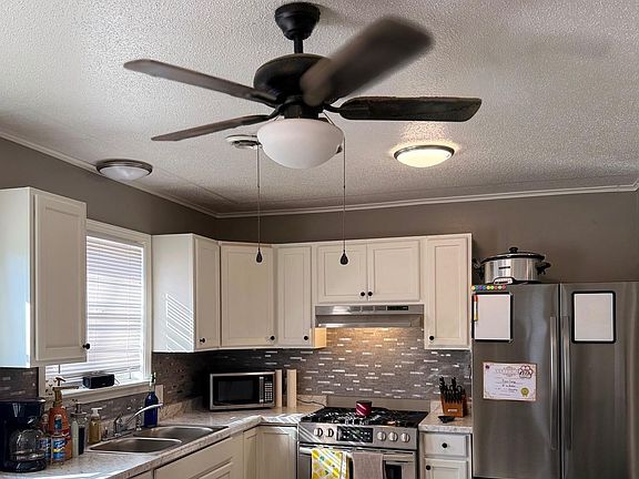 2nd image of 805 S Spring St