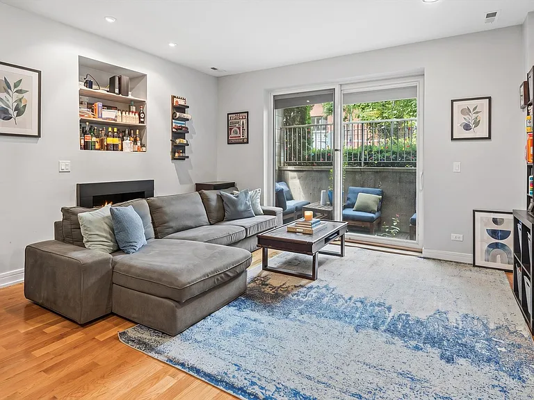 4303 N Kenmore Ave #1S — Photo 2