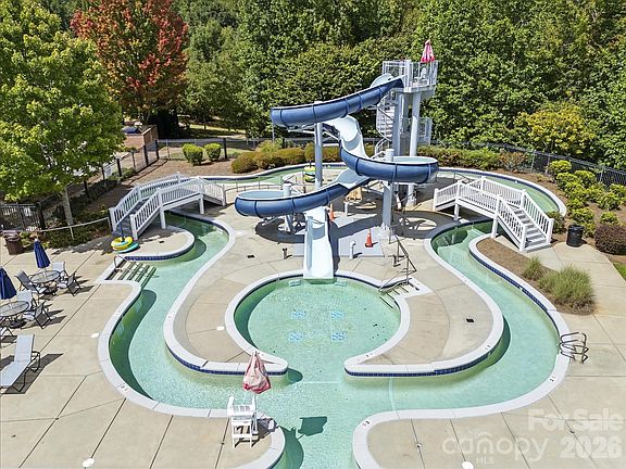 3rd image of 1004 Viscount Dr