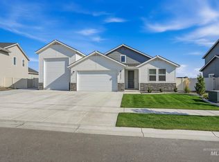 5480 E Bridal Veil Falls Dr, Nampa, ID 83686