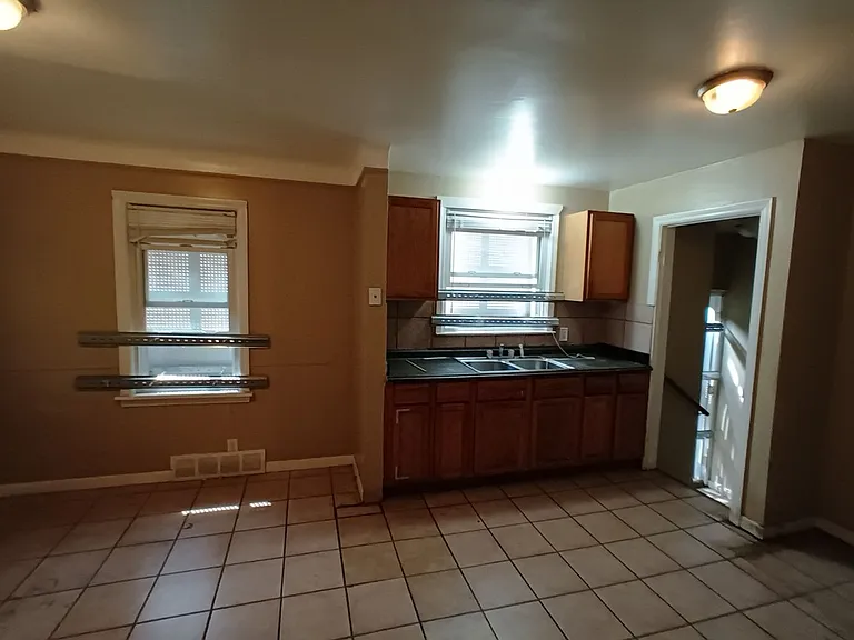 15421 Stout St — Photo 11
