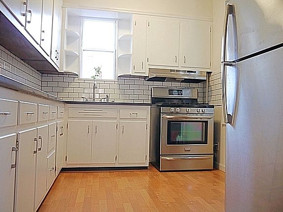 3rd image of 706 Manhattan Ave APT 3