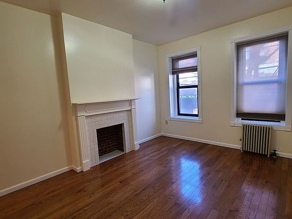 3rd image of 18-12 Astoria Blvd #Nf