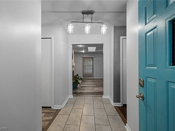 2nd image of 528 E Howe Rd