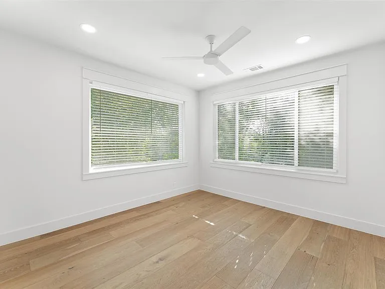 3301 Duval St — Photo 16