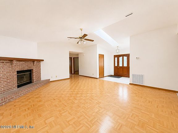 3rd image of 6 SURFCREST Street