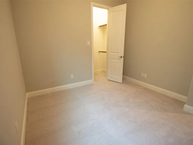7235 Sanctuary Dr — Photo 8