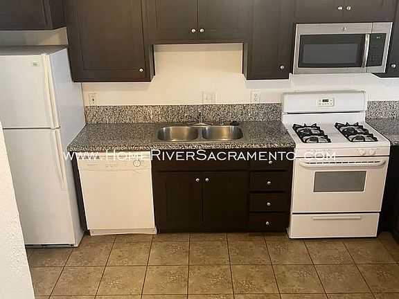 3rd image of 1116 Evelyn Ln