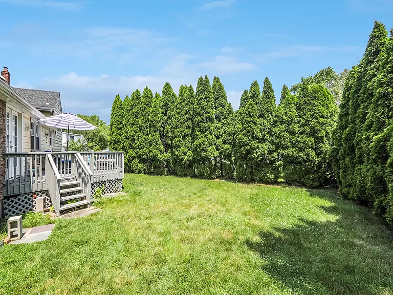 122 Village Cir W — Photo 19