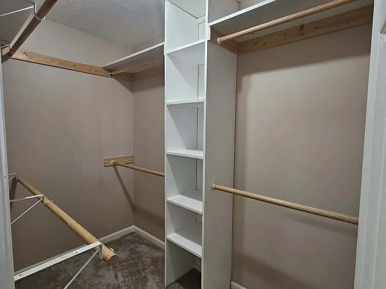 301 Lakeside Dr — Photo 12