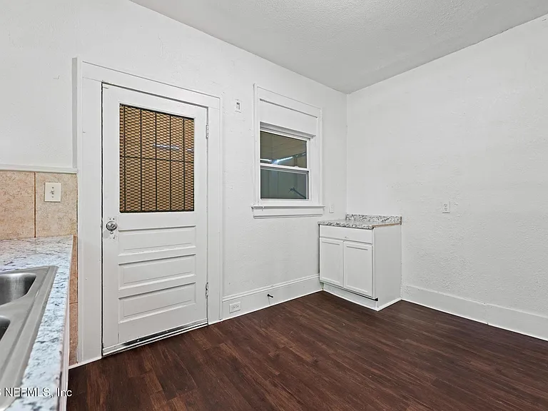 34 W 23rd St — Photo 9