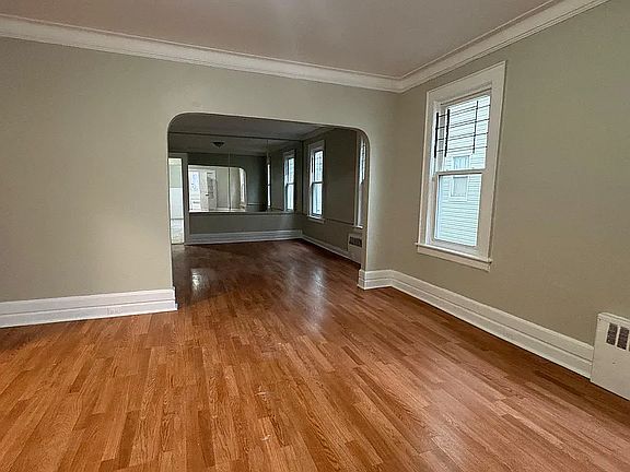 2nd image of 878 S 20th St #6C