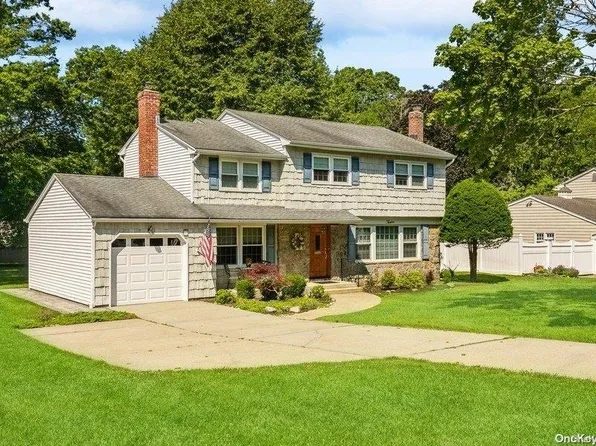 12 Thrush Drive, Smithtown, NY 11787