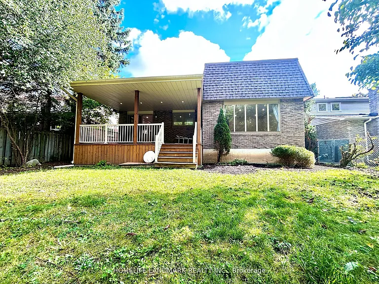 18 Summerfeldt Cres — Photo 3